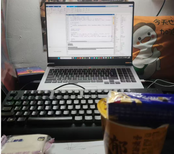 舍友还在熬夜奋战